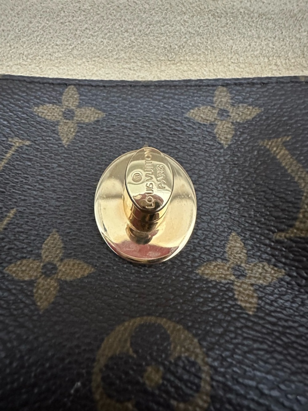 Louis Vuitton Tikal Pochete~100%AUTH
Dust Bag~Box&GENERIC Leather Strap Included - Picture 12 of 16